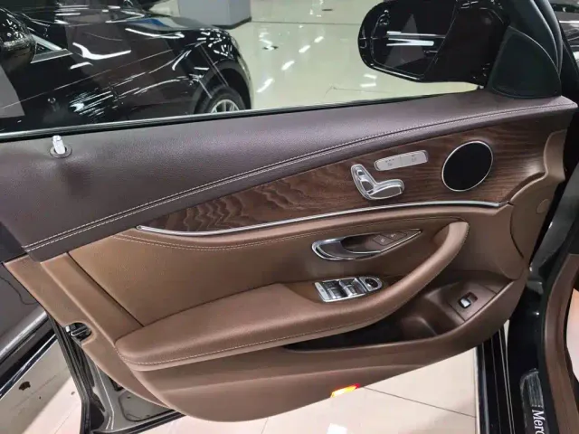 Mercedes-Benz E-Class — Фото автомобиля 9