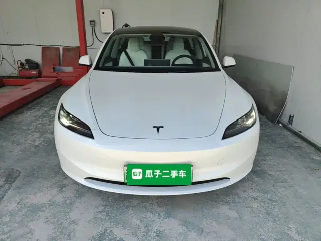 Tesla Model 3 — Фото автомобиля 2