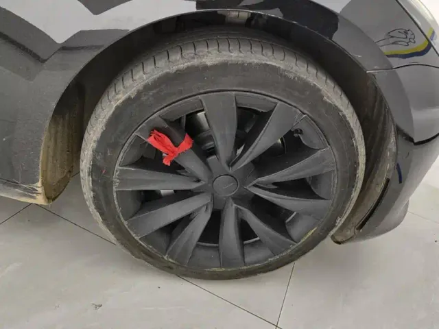Tesla Model 3 — Фото автомобиля 6