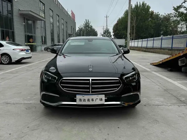 Mercedes-Benz E-Class — Фото автомобиля 2