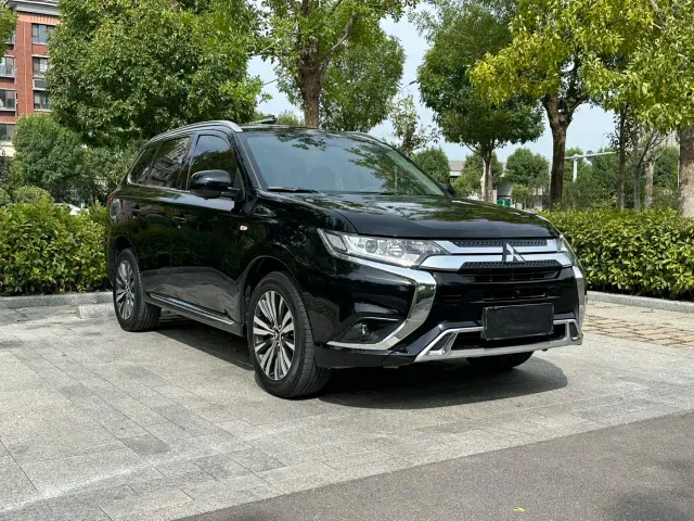 Mitsubishi Outlander — Фото автомобиля 3