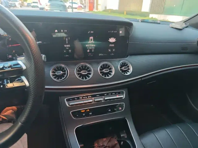 Mercedes-Benz E-Class — Фото автомобиля 15