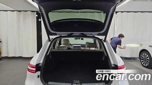Genesis GV70 — Фото автомобиля 25