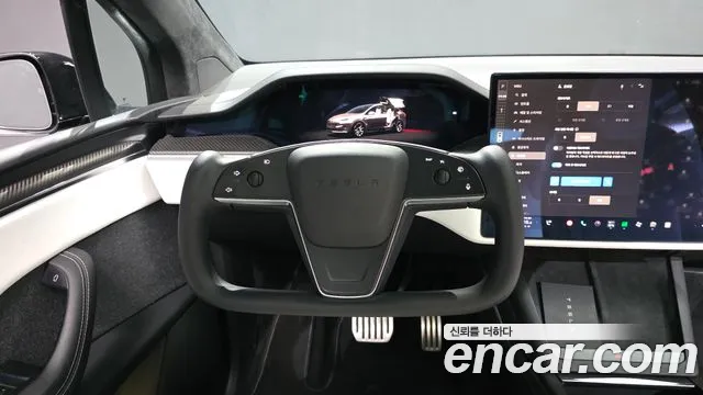 Tesla Model X — Фото автомобиля 19