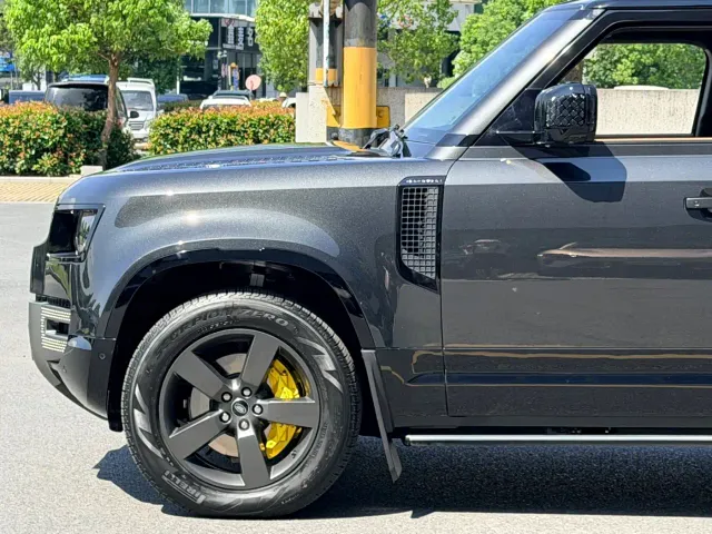 Land Rover Defender — Фото автомобиля 7