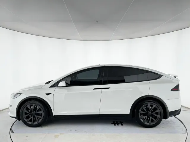 Tesla Model X — Фото автомобиля 3