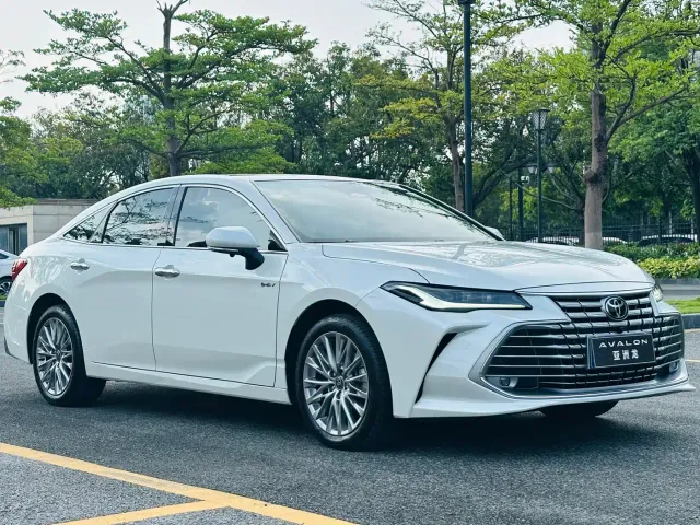 Toyota Avalon 2024 Hybrid 2.0L Luxury Edition — Фото автомобиля 3