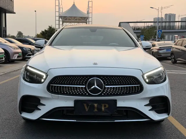 Mercedes-Benz E-Class — Фото автомобиля 2