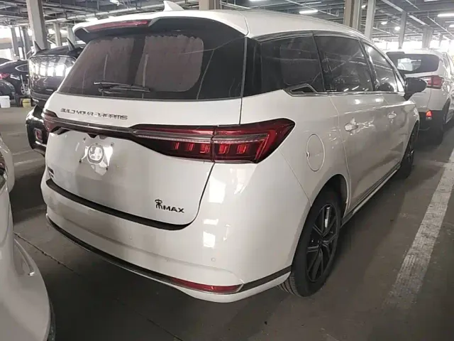 BYD Song MAX — Фото автомобиля 6