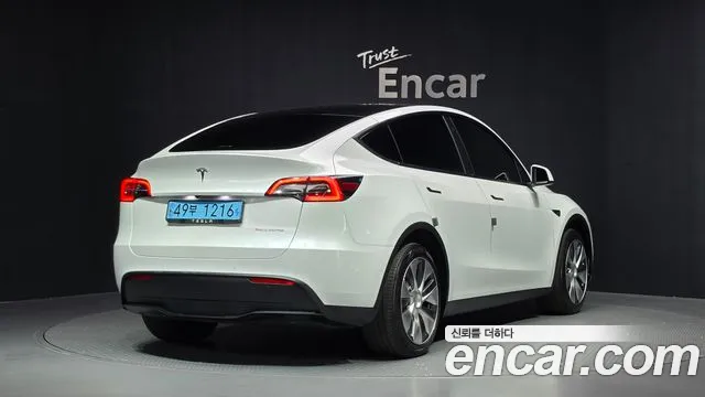 Tesla Model Y — Фото автомобиля 2