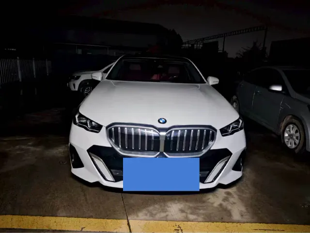 BMW 5 Series — Фото автомобиля 2