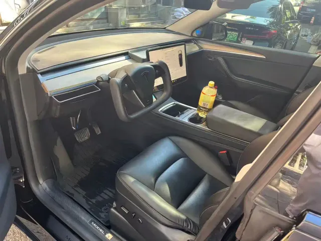 Tesla Model Y — Фото автомобиля 7