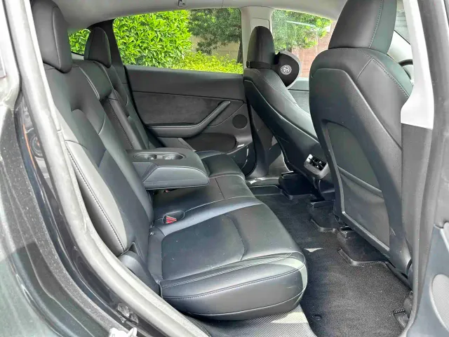 Tesla Model Y — Фото автомобиля 18