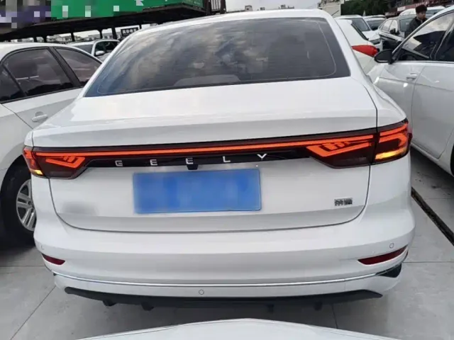 Geely Emgrand — Фото автомобиля 5