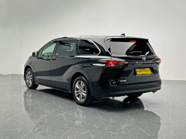 Toyota Sienna — Фото автомобиля 4