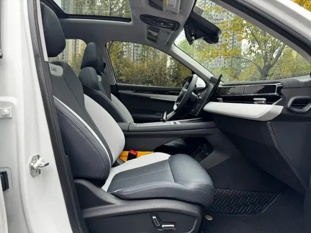 Geely Boyue L — Фото автомобиля 10