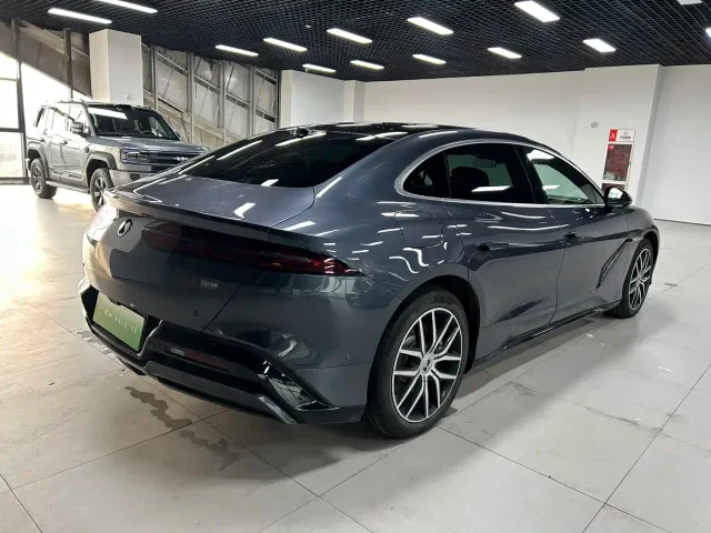 Denza Z9 — Фото автомобиля 4