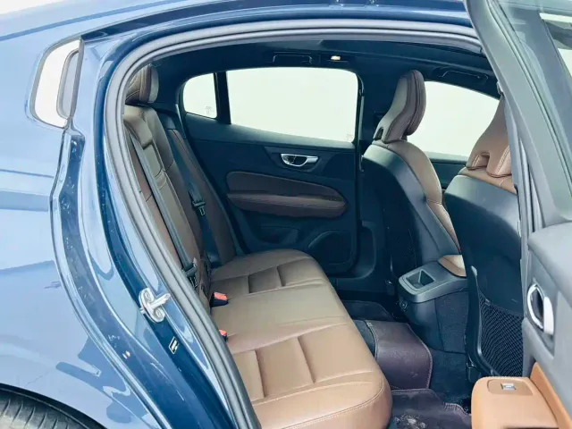 Volvo S60 — Фото автомобиля 11