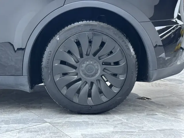 Tesla Model Y — Фото автомобиля 13