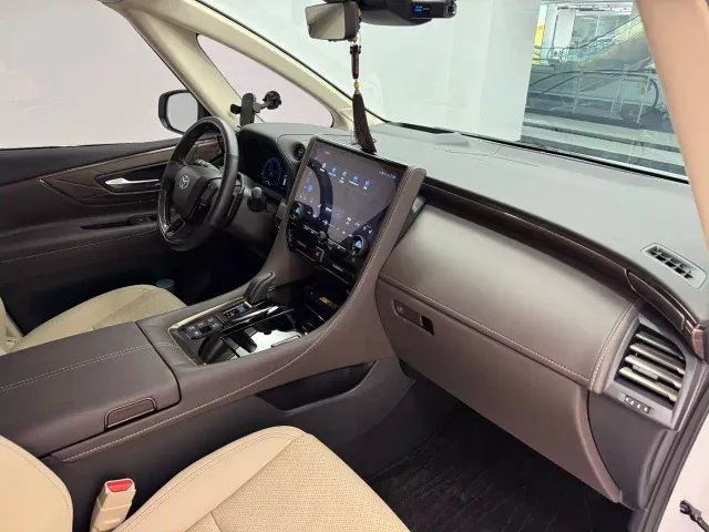 Toyota Alphard — Фото автомобиля 8