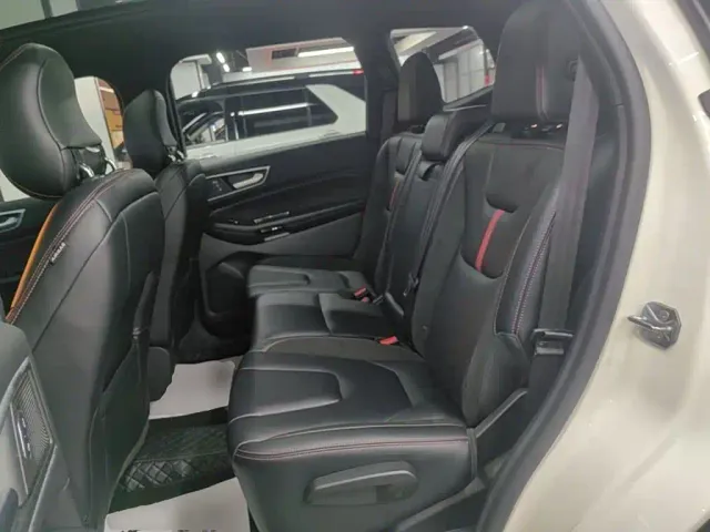 Ford Edge — Фото автомобиля 16