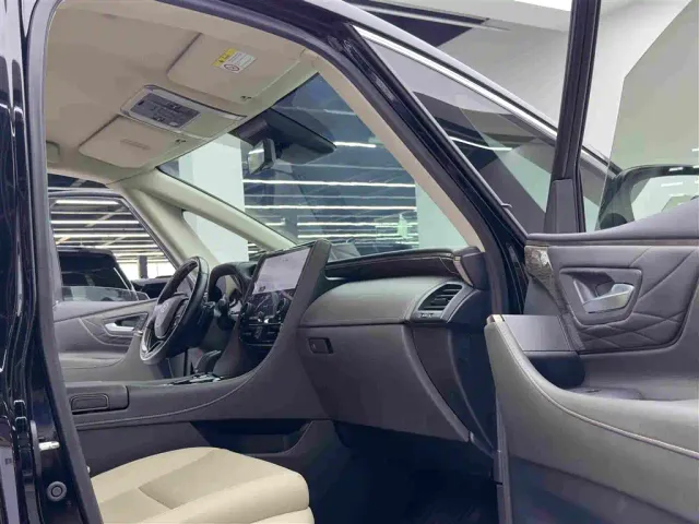 Toyota Alphard — Фото автомобиля 10