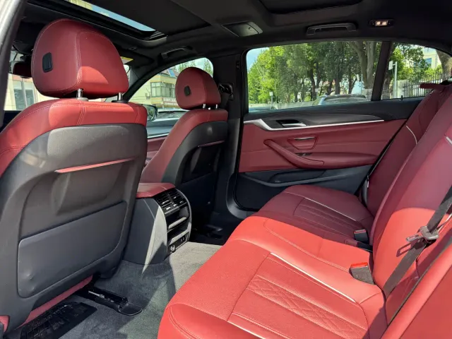 BMW 5 Series — Фото автомобиля 10