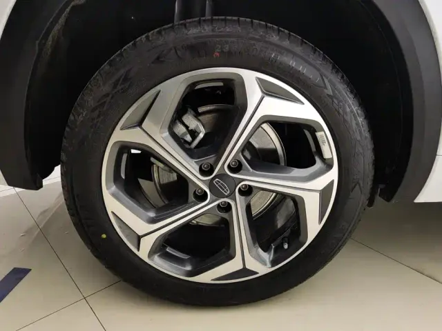 Geely Xingyue L — Фото автомобиля 6