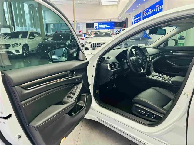 Honda Accord — Фото автомобиля 21