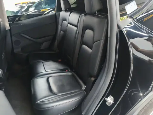Tesla Model Y — Фото автомобиля 12