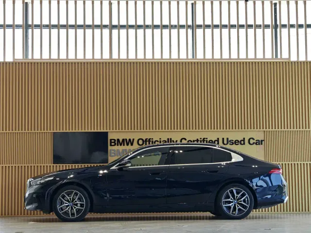 BMW i5 — Фото автомобиля 4