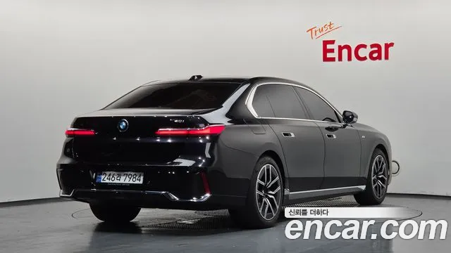 BMW 7 Series G70 — Фото автомобиля 2