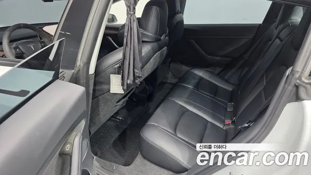 Tesla Model 3 — Фото автомобиля 10
