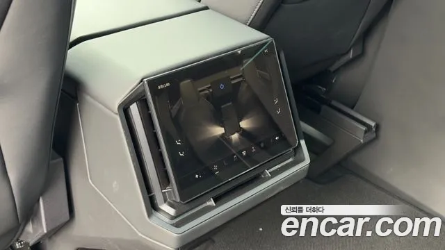 Tesla Cybertruck — Фото автомобиля 16
