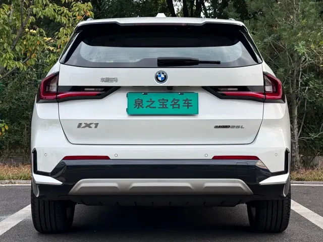 BMW iX1 — Фото автомобиля 6