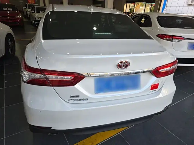 Toyota Camry — Фото автомобиля 5