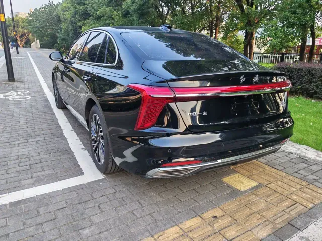 Hongqi H5 — Фото автомобиля 6