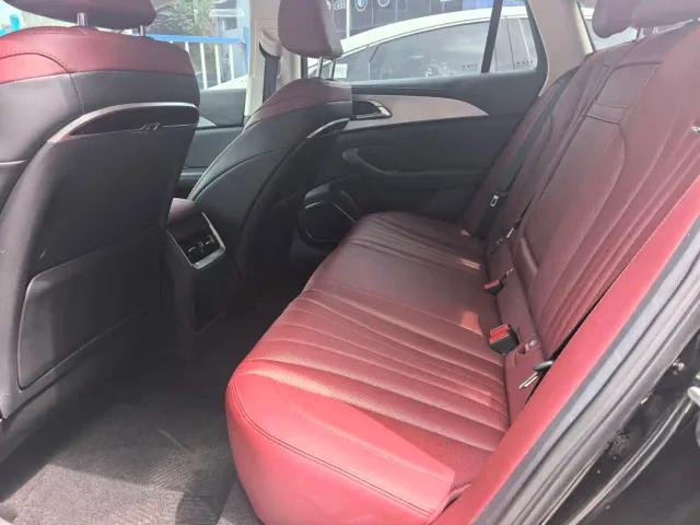 Hongqi H5 — Фото автомобиля 5