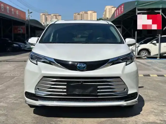 Toyota Sienna — Фото автомобиля 2