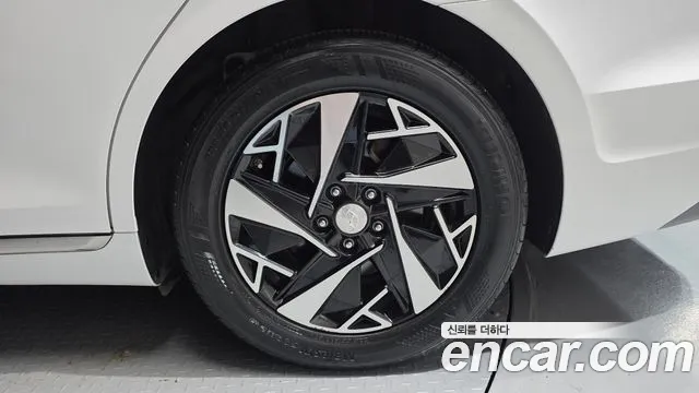 Hyundai Grandeur Grandeur (New) Hybrid — Фото автомобиля 6