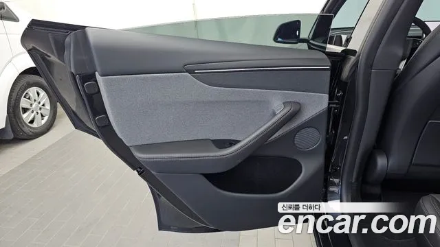 Tesla Model Y — Фото автомобиля 14