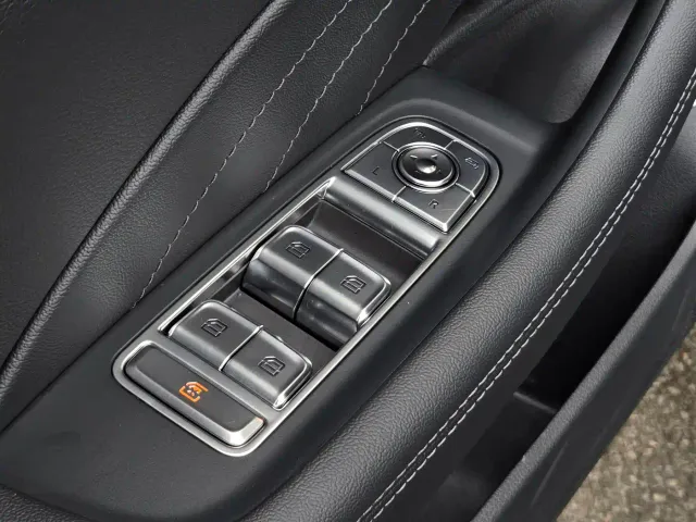 Hongqi H5 — Фото автомобиля 23