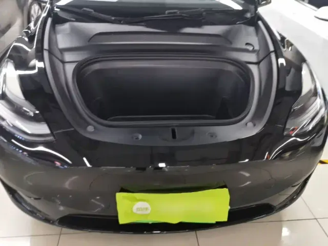 Tesla Model Y — Фото автомобиля 19