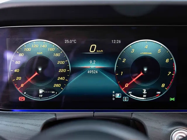 Mercedes-Benz E-Class — Фото автомобиля 14