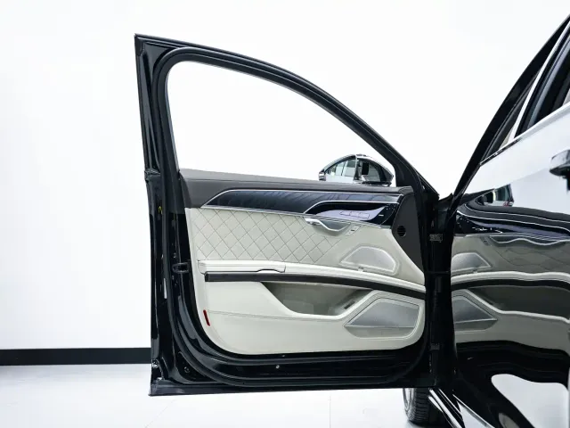 Audi A8 — Фото автомобиля 14