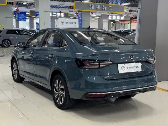 Volkswagen Lavida — Фото автомобиля 4