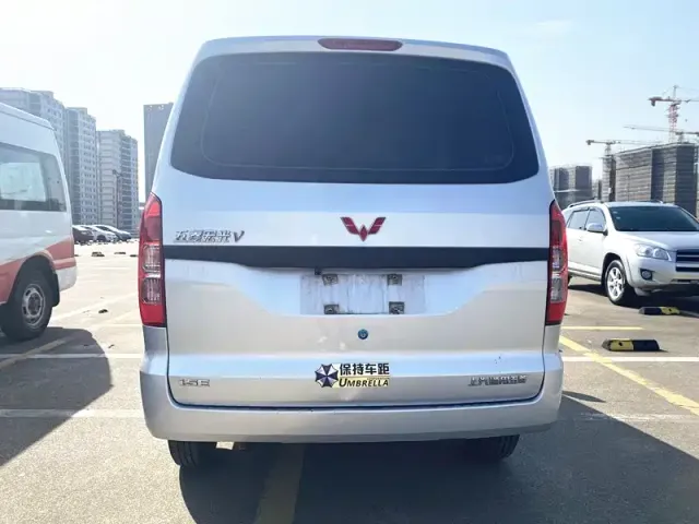 Wuling Hongguang V — Фото автомобиля 5