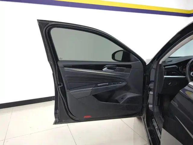 Volkswagen Passat — Фото автомобиля 7