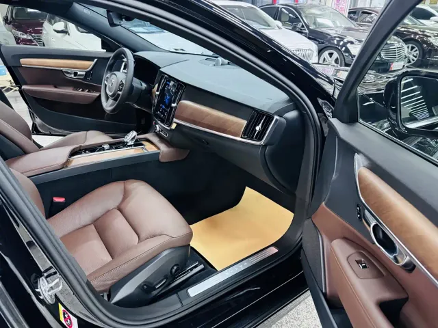 Volvo S90 — Фото автомобиля 9