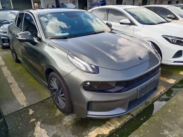 Lynk & Co 03 — Фото автомобиля 3